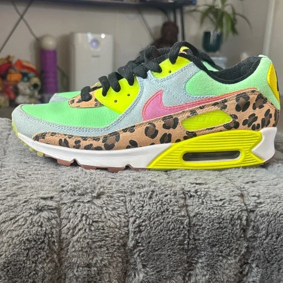 Nike Women's Air Max 90 LX "Illusion Green" (Style Code: CW3499-300). SZ 10 - Picture 2 of 15